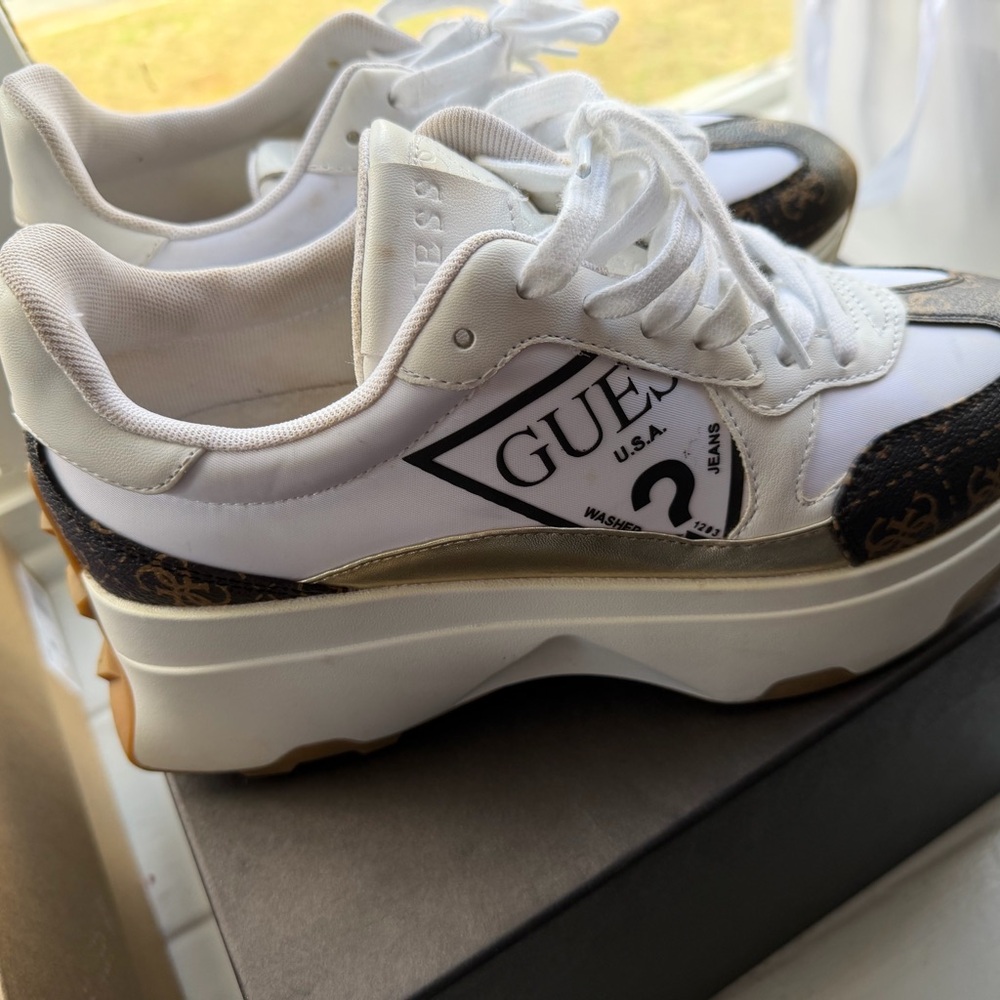 GUESS White Sneakers with Brown and Gold Trim